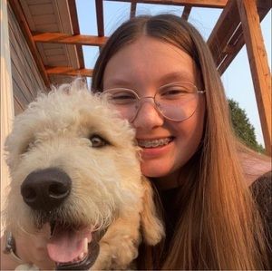 Meet your Posher, Lorie